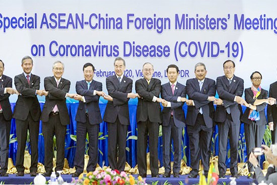 Các đại biểu dự Hội nghị Bộ trưởng Ngoại giao ASEAN - Trung Quốc về hợp tác chống Covid-19. Ảnh: The Straits Times