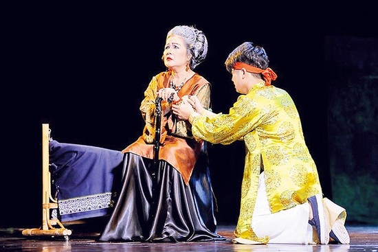 NSND Lê Ngọc vào vai Kim Tử - vai diễn được trao giải Nghệ sĩ trình diễn xuất sắc ở Liên hoan Sân khấu Trung Quốc - ASEAN 2016.