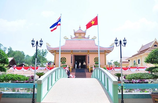 Khuôn viên rộng rãi của Khu tưởng niệm Chủ tịch Hồ Chí Minh.