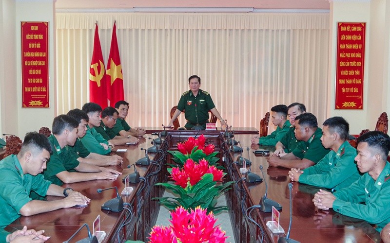 Lãnh đạo BĐBP tỉnh phát biểu giao nhiệm vụ cho các đồng chí tham gia tăng cường tại tỉnh An Giang.