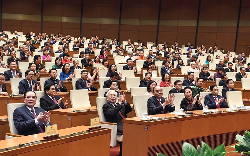 Các đồng chí lãnh đạo, nguyên lãnh đạo Đảng, Nhà nước, MTTQ Việt Nam và các vị đại biểu Quốc hội tại phiên bế mạc. Ảnh: TRẦN HẢI