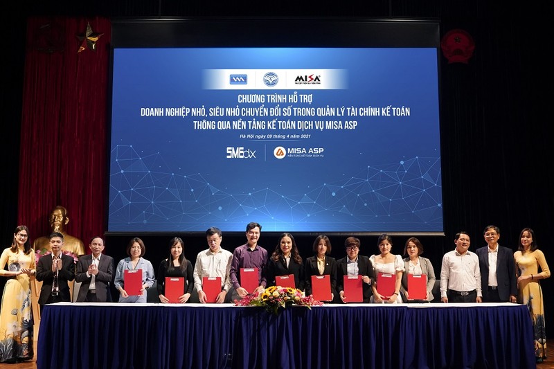 Lễ ký kết giữa MISA và các đơn vị cung cấp dịch vụ kế toán đăng ký tham gia Nền tảng MISA ASP với sự chứng kiến của Hội Kế toán và Kiểm toán Việt Nam cùng Cục tin học hóa.