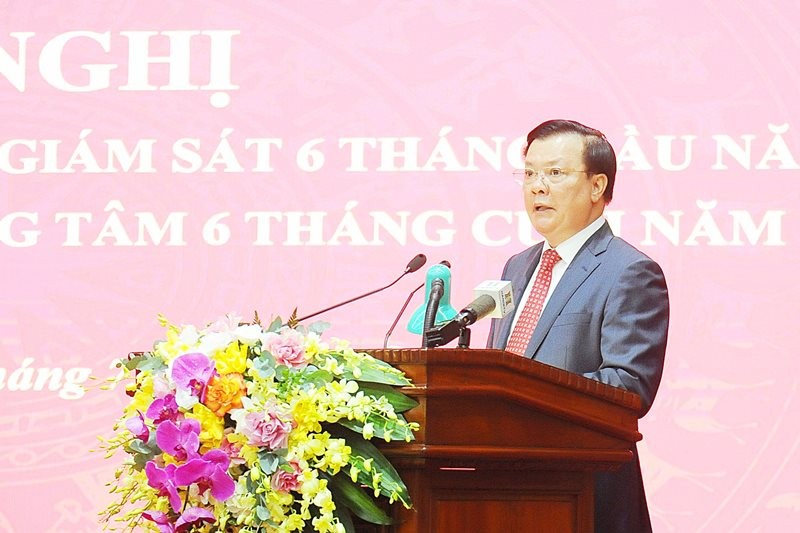Bí thư Thành ủy Hà Nội Đinh Tiến Dũng phát biểu chỉ đạo hội nghị.