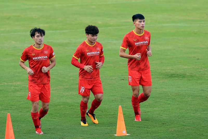 Các cầu thủ đội tuyển Việt Nam trên sân tập chiều 21/9. (Ảnh: VFF)