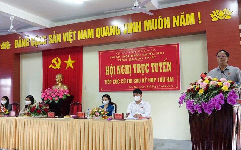 Phó Chủ tịch Quốc hội Trần Quang Phương phát biểu tại hội nghị tiếp xúc cử tri tỉnh Quảng Ngãi.