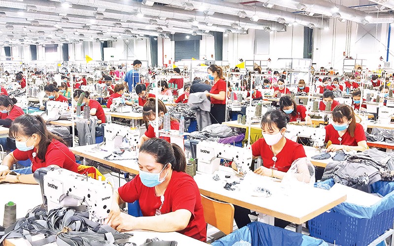 Xưởng sản xuất tại Công ty TNHH Mensa Industries (Khu công nghiệp VSIP Quảng Ngãi). 