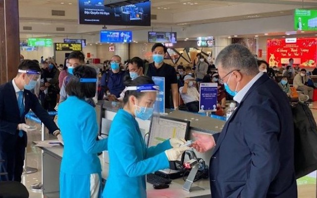 Cục Hàng không Việt Nam yêu cầu tổ chức xét nghiệm SARS-CoV-2 nhanh chóng, không để ùn tắc hành khách tại nhà ga sân bay. (Ảnh: Cục Hàng không Việt Nam)