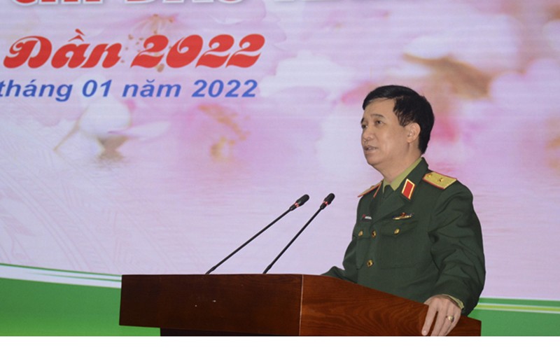 Thiếu tướng Nguyễn Văn Cường, Phó Chính ủy Tổng cục Hậu cần phát biểu ý kiến tại buổi gặp mặt.
