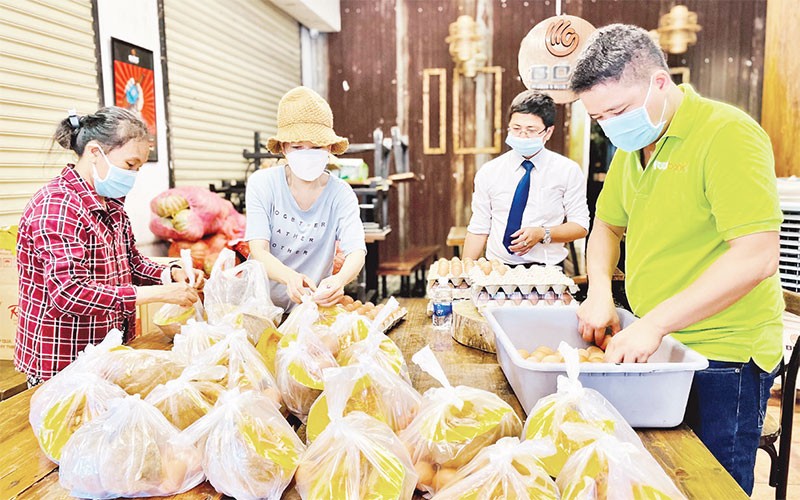 Suốt bảy tháng qua, Ngân hàng thực phẩm Việt Nam tổ chức nhiều dự án cộng đồng kịp thời hỗ trợ lao động khó khăn, người yếu thế. 