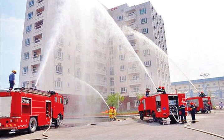 Công an Hà Nội thường xuyên tổ chức diễn tập phương án phòng cháy, chữa cháy tại các chung cư.