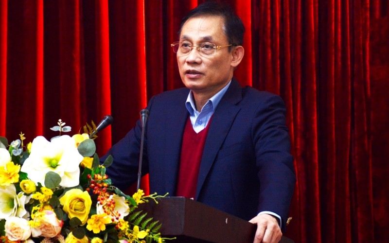 Đồng chí Lê Hoài Trung, Ủy viên Trung ương Đảng, Trưởng Ban Đối ngoại Trung ương thông tin tại Hội nghị. 