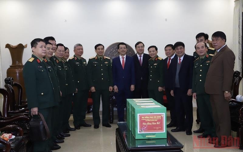 Đại tướng Phan Văn Giang thăm, chúc Tết và trao quà Tết tại huyện Nam Trực (Nam Định).