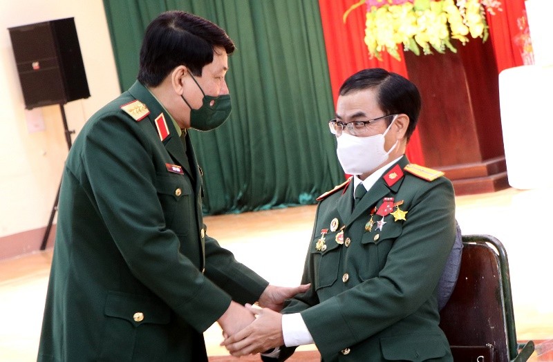 Đại tướng Lương Cường thăm hỏi thương bệnh binh đang điều dưỡng tại Trung tâm Điều dưỡng Người có công tỉnh Phú Thọ.