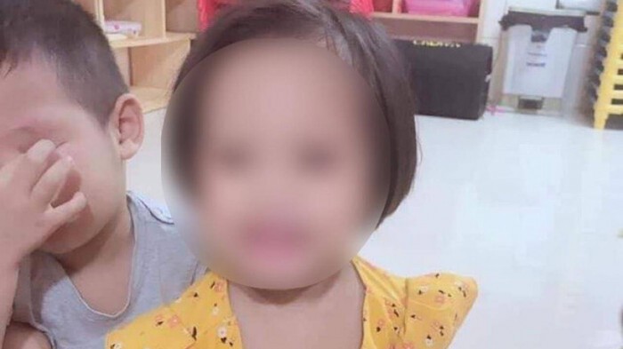 Bé ba tuổi bị người tình của mẹ đóng đinh vào đầu đang được cấp cứu tại bệnh viện Xanh pôn, Hà Nội. (Ảnh: cand.com.vn)