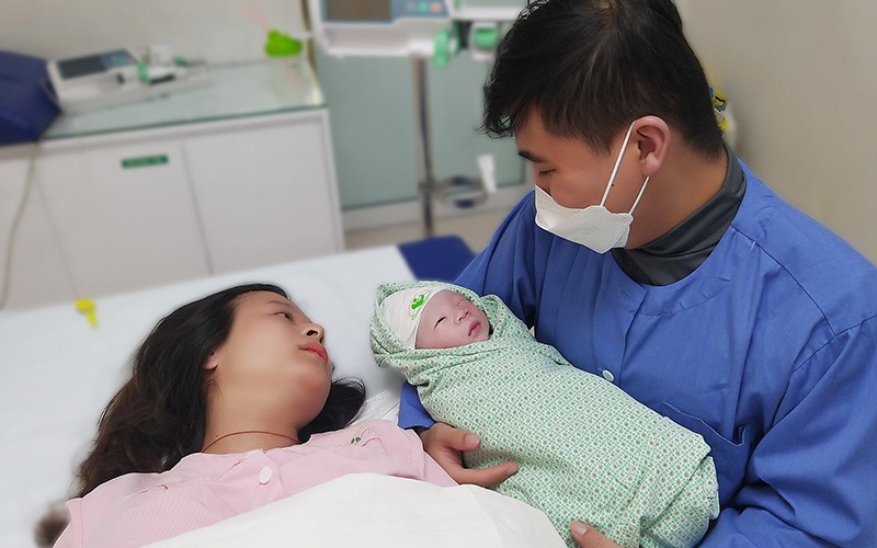 Công dân nhí đầu tiên Xuân Nhâm Dần chào đời tại Bệnh viện Phụ sản Hà Nội.