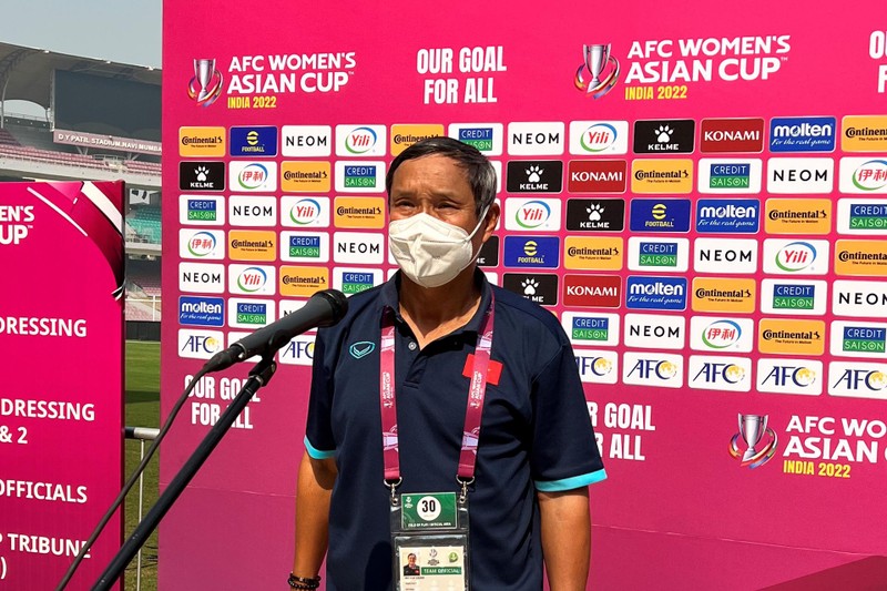 Huấn luyện viên Mai Đức Chung trả lời truyền thông sau trận thắng 2-0 Thái Lan. (Ảnh: VFF)
