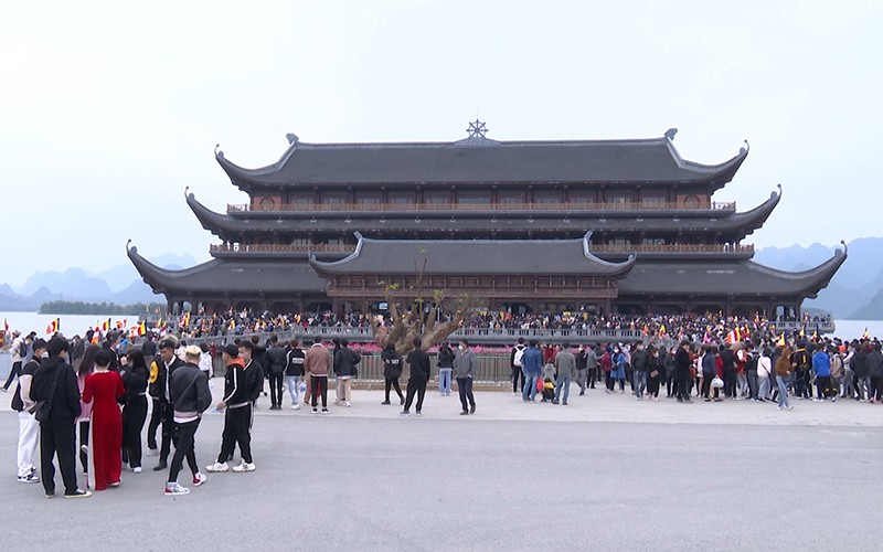 Du khách trở lại Khu du lịch quốc gia Tam Chúc trong dịp Tết Nguyên đán 2022.