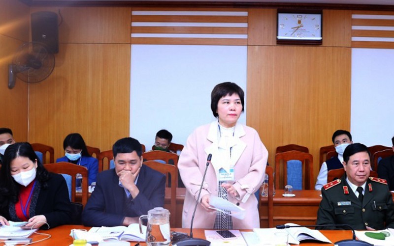 PGS. TS Đỗ Thị Thu Hằng, Viện trưởng Viện Báo chí, Học viện Báo chí và Tuyên truyền đưa ý kiến tại hội thảo.