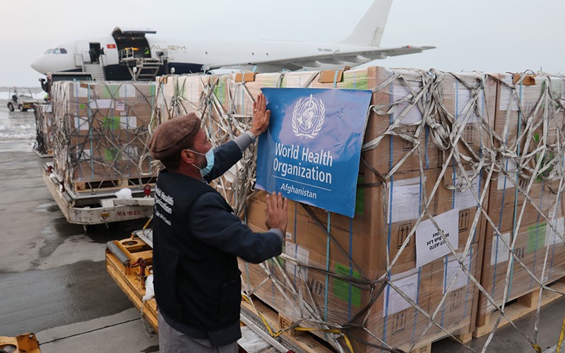Afghanistan tiếp nhận thiết bị y tế do WHO viện trợ. (Ảnh WHO)