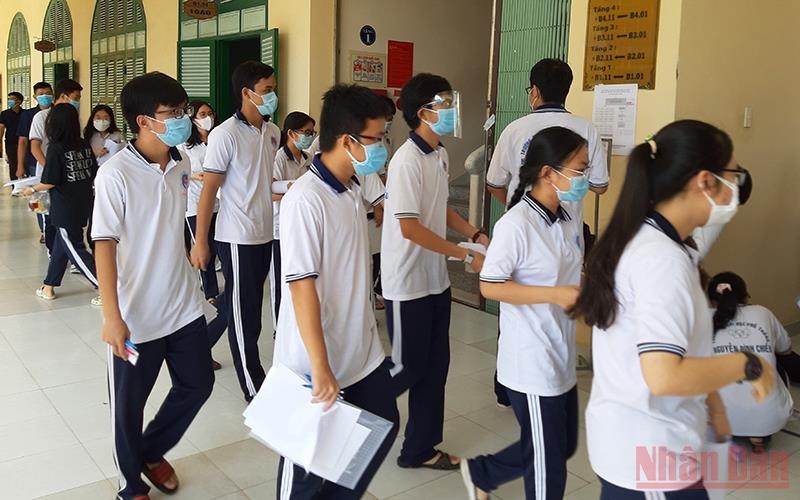 Học sinh Trường THPT Nguyễn Đình Chiểu trở lại trường học bình thường sau Tết Nguyên đán 2022.