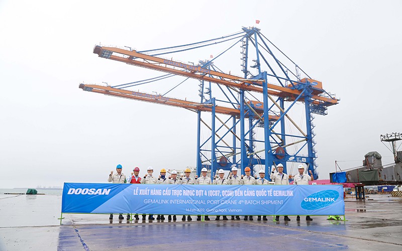 Lễ xuất hàng 2 cẩu trục siêu trường siêu trọng tại cầu cảng Doosan Vina.