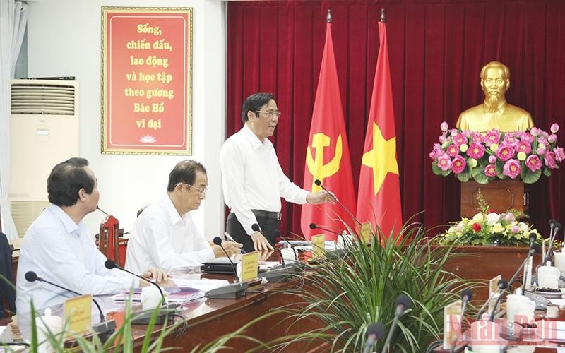 Chủ tịch Trung ương Hội Người cao tuổi Việt Nam Nguyễn Thanh Bình phát biểu tại buổi làm việc.