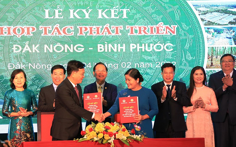 Lãnh đạo 2 tỉnh Đắk Nông và Bình Phước ký kết chương trình hợp tác phát triển giai đoạn 2022-2025.