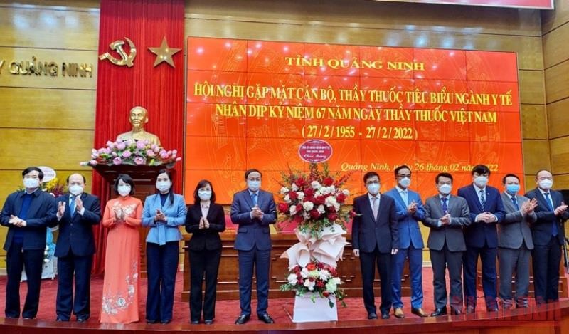 Quảng Ninh đã tổ chức hội nghị gặp mặt cán bộ, thầy thuốc tiêu biểu ngành y tế nhân dịp kỷ niệm 67 năm Ngày thầy thuốc Việt Nam (27/2/1955-27/2/2022).