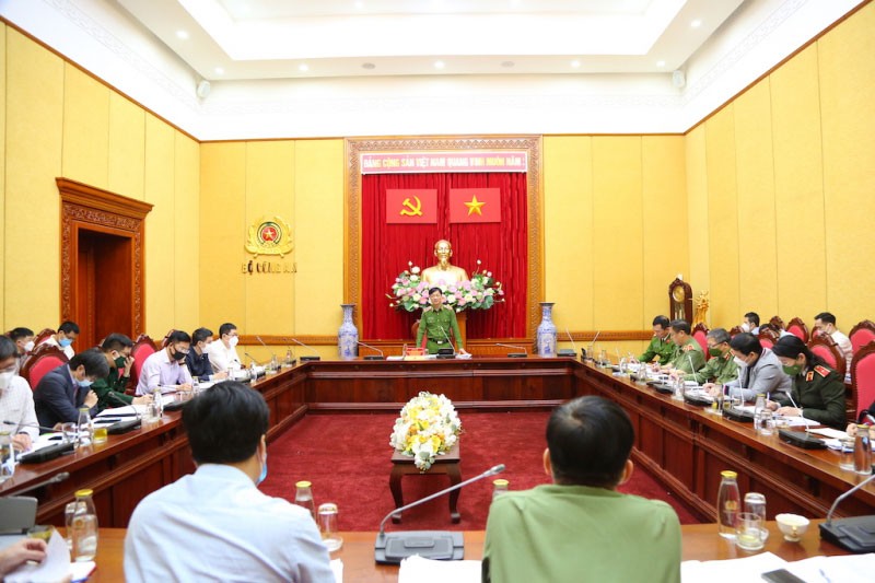Thứ trưởng Công an Nguyễn Duy Ngọc phát biểu tại cuộc họp.