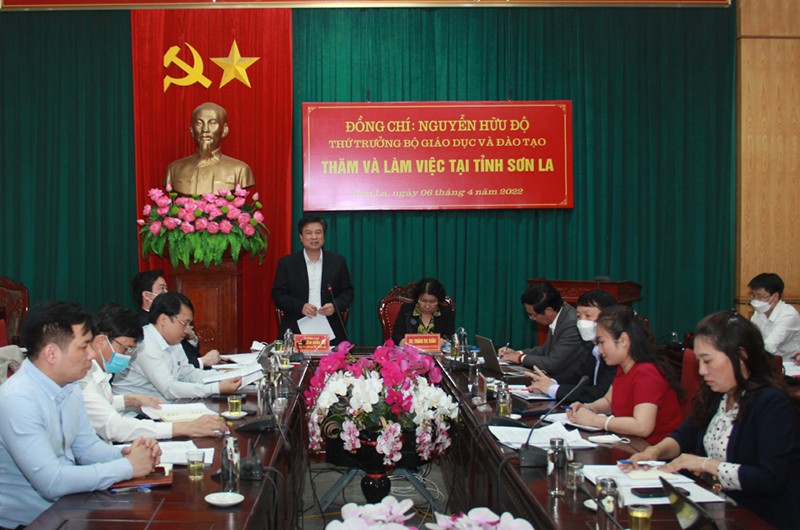 Đoàn công tác Bộ Giáo dục và Đào tạo làm việc với tỉnh Sơn La về Chương trình giáo dục phổ thông năm 2018.