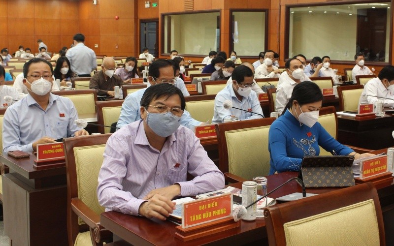 Các đại biểu tham gia Kỳ họp thứ năm Hội đồng nhân dân Thành phố Hồ Chí Minh khóa X.
