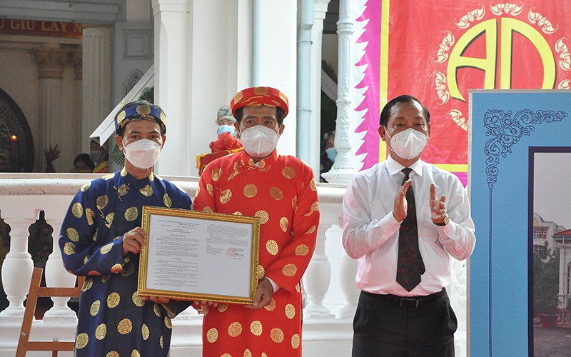 Tỉnh Tiền Giang đón nhận Quyết định của Thủ tướng Chính phủ công nhận sưu tập vàng lá chạm khắc hình voi Gò Thành là bảo vật quốc gia.
