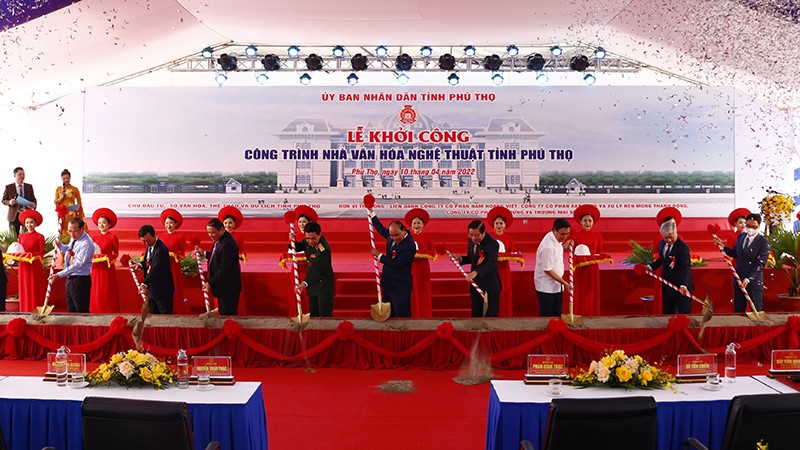 Chủ tịch nước Nguyễn Xuân Phúc dự lễ khởi công Nhà văn hóa nghệ thuật tỉnh Phú Thọ.