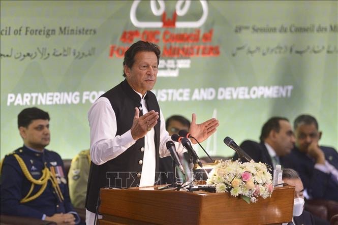Thủ tướng Pakistan Imran Khan phát biểu tại Islamabad ngày 22/3/2022. Ảnh: AFP/TTXVN