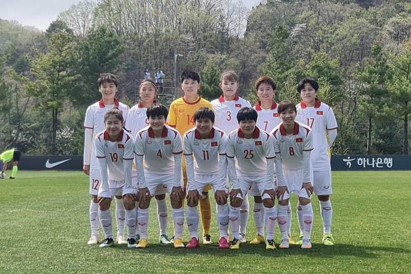 Đội hình xuất phát đội tuyển nữ Việt Nam trong trận giao hữu thứ hai gặp Hàn Quốc. (Ảnh: VFF)