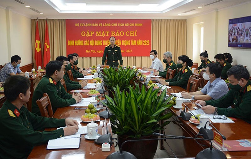 Đại tá Đinh Quốc Hùng, Bí thư Đảng ủy Đoàn 969, Chính ủy Bộ Tư lệnh Bảo vệ Lăng Chủ tịch Hồ Chí Minh chủ trì buổi gặp mặt. 