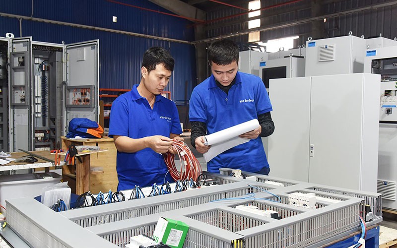 Công ty TNHH Vander Leun (90% vốn Hà Lan) chuyên sản xuất và lắp ráp tủ bảng điện cho tàu thủy đặt nhà máy tại Khu công nghiệp sinh thái Nam Cầu Kiền, Hải Phòng. (Ảnh LÊ DŨNG) 