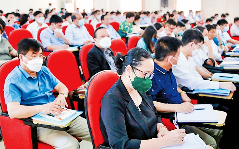Các cán bộ tham dự lớp bồi dưỡng, nâng cao năng lực lãnh đạo, quản lý cho bí thư đảng ủy xã, phường, thị trấn nhiệm kỳ 2020-2025. (Ảnh Quang Thái)