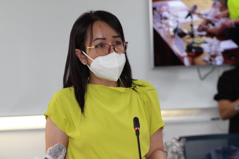 Đại diện Sở Y tế Thành phố Hồ Chí Minh trả lời câu hỏi của phóng viên tại buổi họp báo.