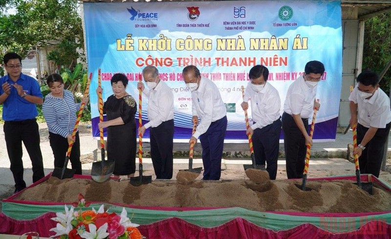 Lãnh đạo Trung ương và địa phương khởi công Nhà nhân ái tại xã Quảng Lợi, huyện Quảng Điền (Thừa Thiên Huế).