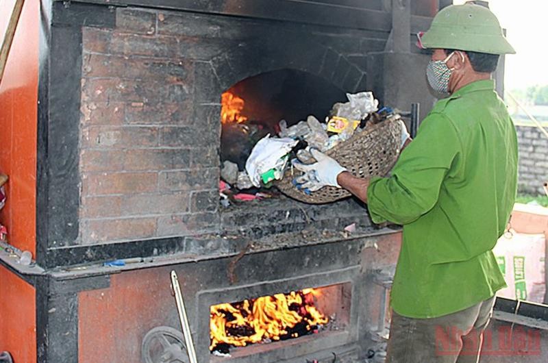 Tỉnh Thái Bình hiện có 101 lò đốt xử lý rác cho 136 xã nông thôn. (Ảnh: MAI TÚ)