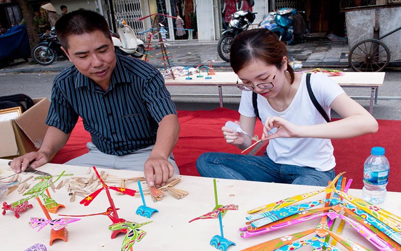 Những sản phẩm như chuồn chuồn tre Thạch Xá sẽ được giới thiệu tại Lễ hội quà tặng Hà Nội 2022.
