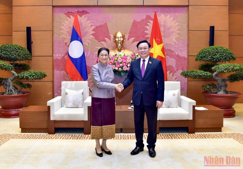 Hình ảnh Chủ tịch Quốc hội Vương Đình Huệ tiếp Phó Chủ tịch nước Lào Pany Yathotou