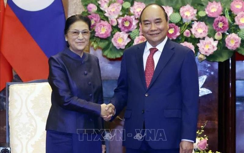 Chủ tịch nước Nguyễn Xuân Phúc tiếp Phó Chủ tịch nước CHDCND Lào Pany Yathotou. (Ảnh: TTXVN)
