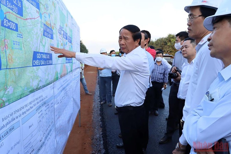Phó Thủ tướng Lê Văn Thành kiểm tra Dự án đường cao tốc Phan Thiết-Dầu Giây, đoạn thuộc địa phận tỉnh Đồng Nai.