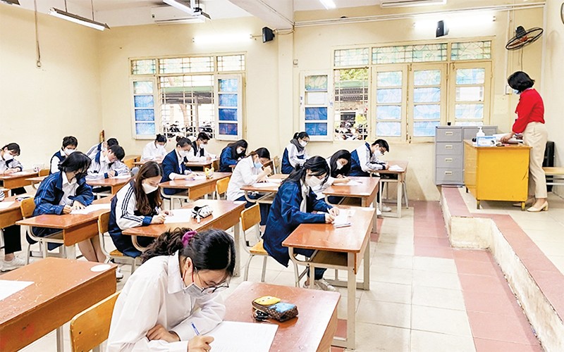 Học sinh lớp 12 Trường THPT Việt Đức (Hoàn Kiếm) làm bài thi khảo sát năm học 2021-2022. (Ảnh NGỌC HUY) 