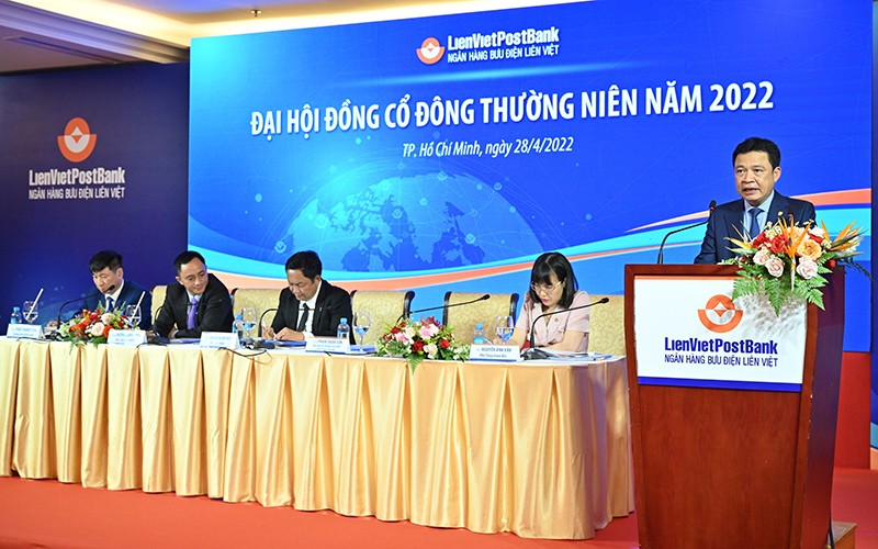 Phó Chủ tịch Thường trực Hội đồng quản trị kiêm Tổng giám đốc Phạm Doãn Sơn phát biểu tại đại hội cổ đông.