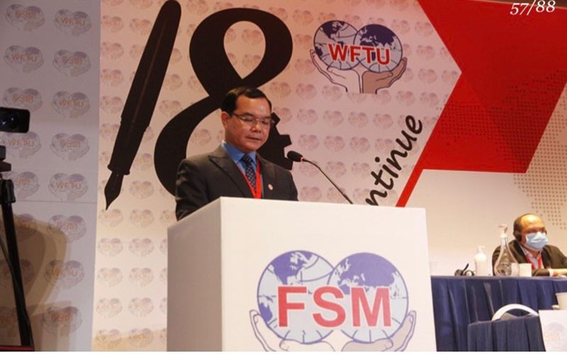 Chủ tịch Tổng Liên đoàn Lao động Việt Nam Nguyễn Đình Khang đọc diễn văn tại WFTU.
