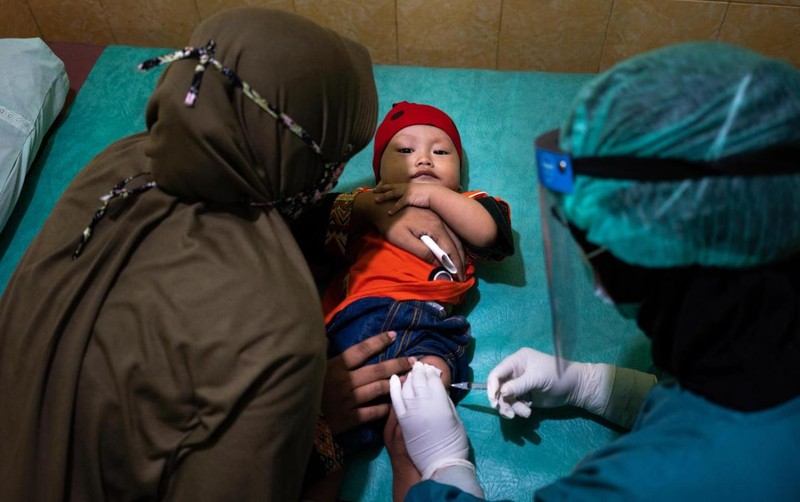 Tiêm vaccine cho trẻ em ở Yogyakarta, Indonesia. (Ảnh minh họa: UNICEF)