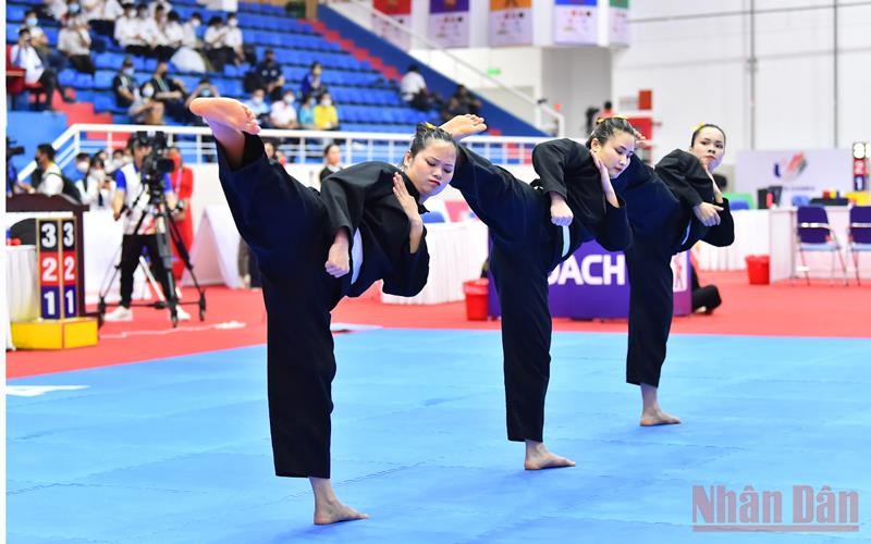 Nguyễn Thị Thu Hà, Nguyễn Thị Huyền và Vương Thị Bình giành huy chương Vàng đầu tiên cho Pencak Silat Việt Nam tại SEA Games 31.